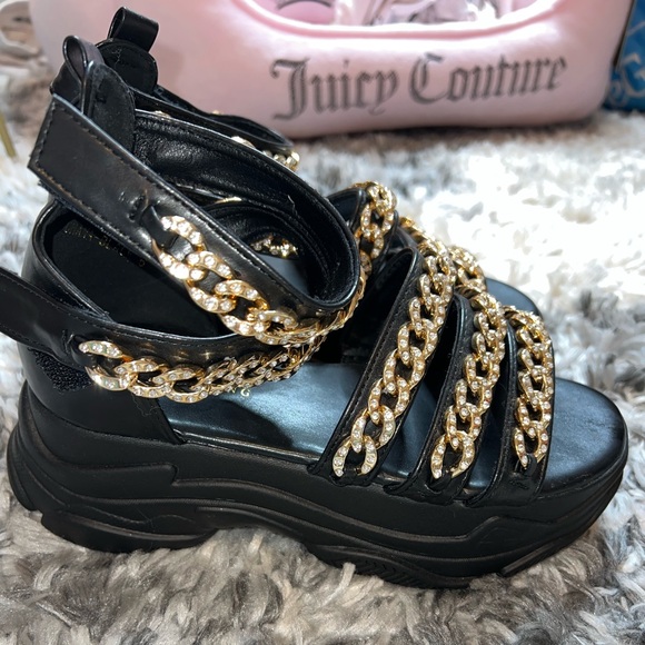 Azalea Wang DO IT LIKE WE DO FLATFORM SANDAL IN GOLD - Picture 2 of 10